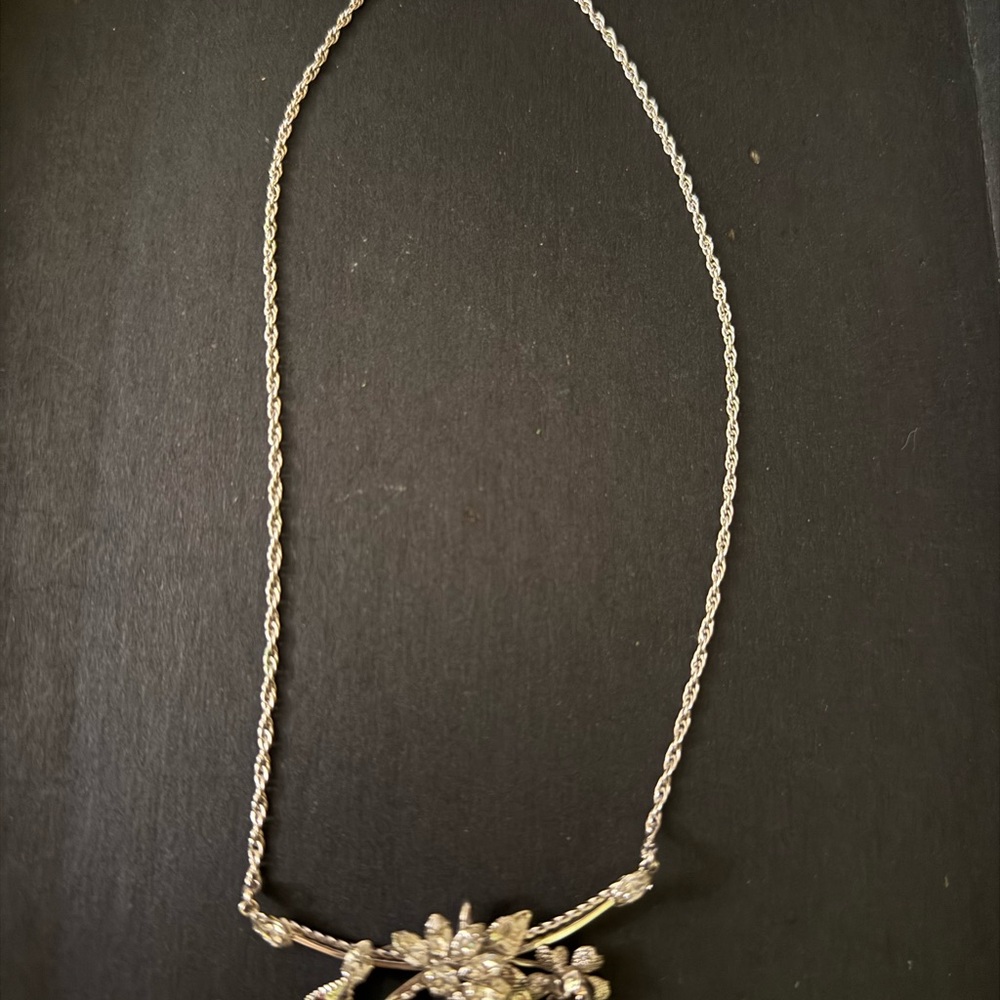 Elegant Silver Floral Necklace